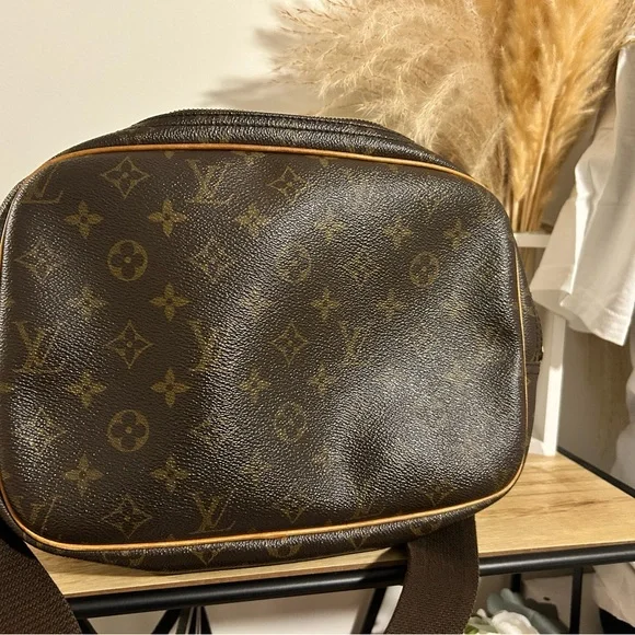 Louis Vuitton Dark Brown Monogram Messenger Bag - Picture 3 of 16
